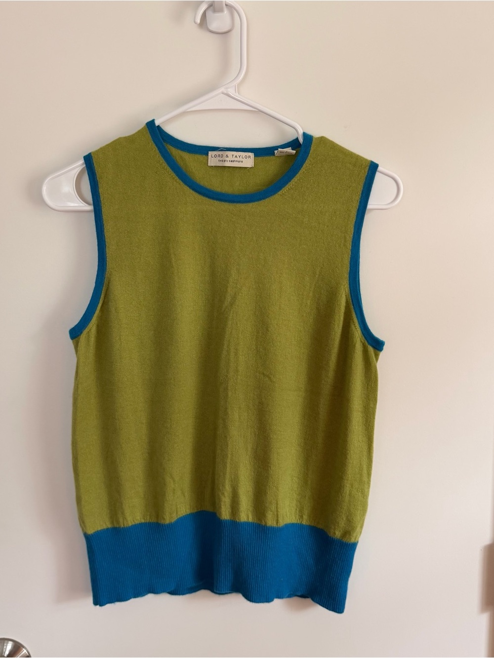 Lord & Taylor Green Sleeveless Cashmere Top with Teal Trim